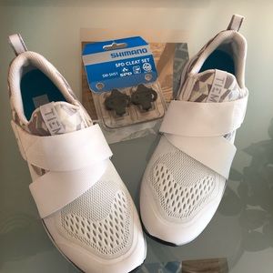 Tiem cycling shoes with cleats
